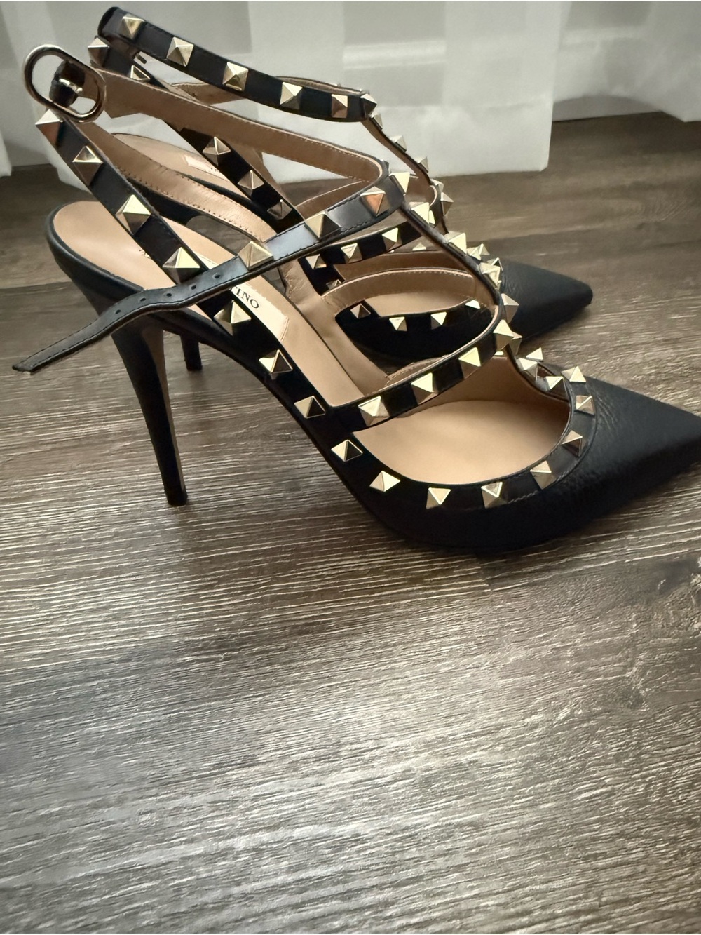 Valentino Black Leather Pointed Rockstud T-Strap Pumps - Picture 2 of 5